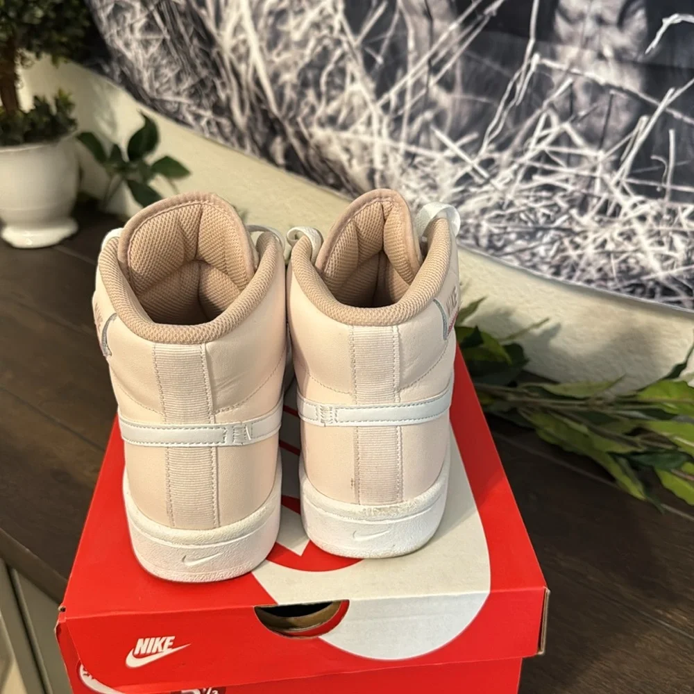 Nike Women's high tops - Picture 4 of 8